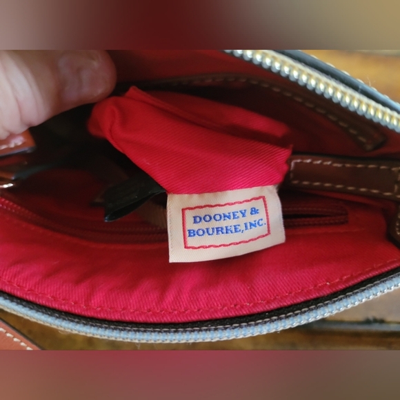 Dooney & BOURKE Elegant Tan and Brown Women's Bag - Picture 8 of 10